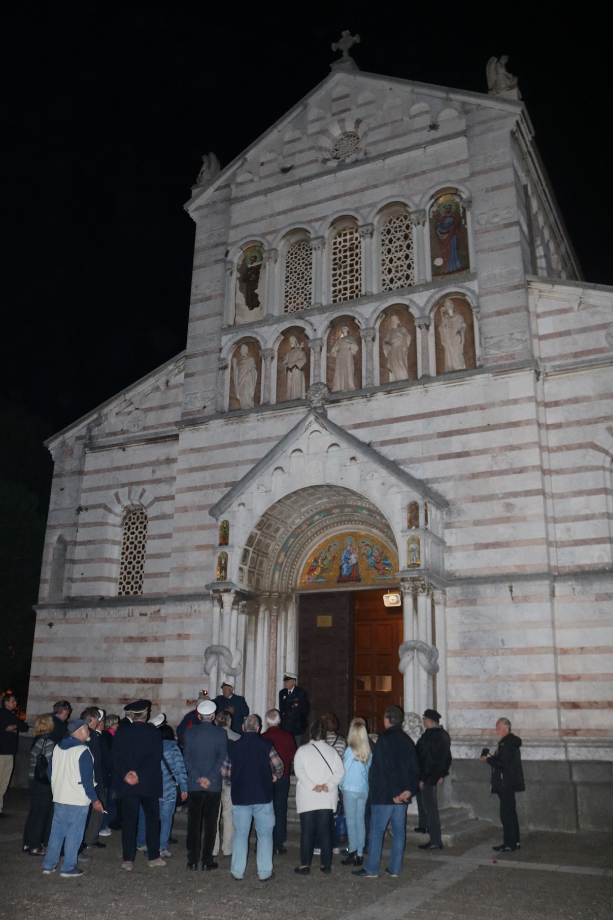 Gedenken an der Marinekirche in Pola