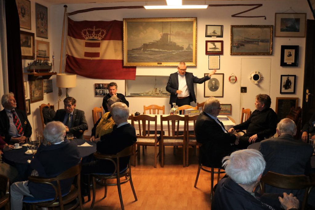 Gregor Gatscher-Riedl bei der Präsentation von "Dampfer unter dem Doppeladler" im Marineverband Wien